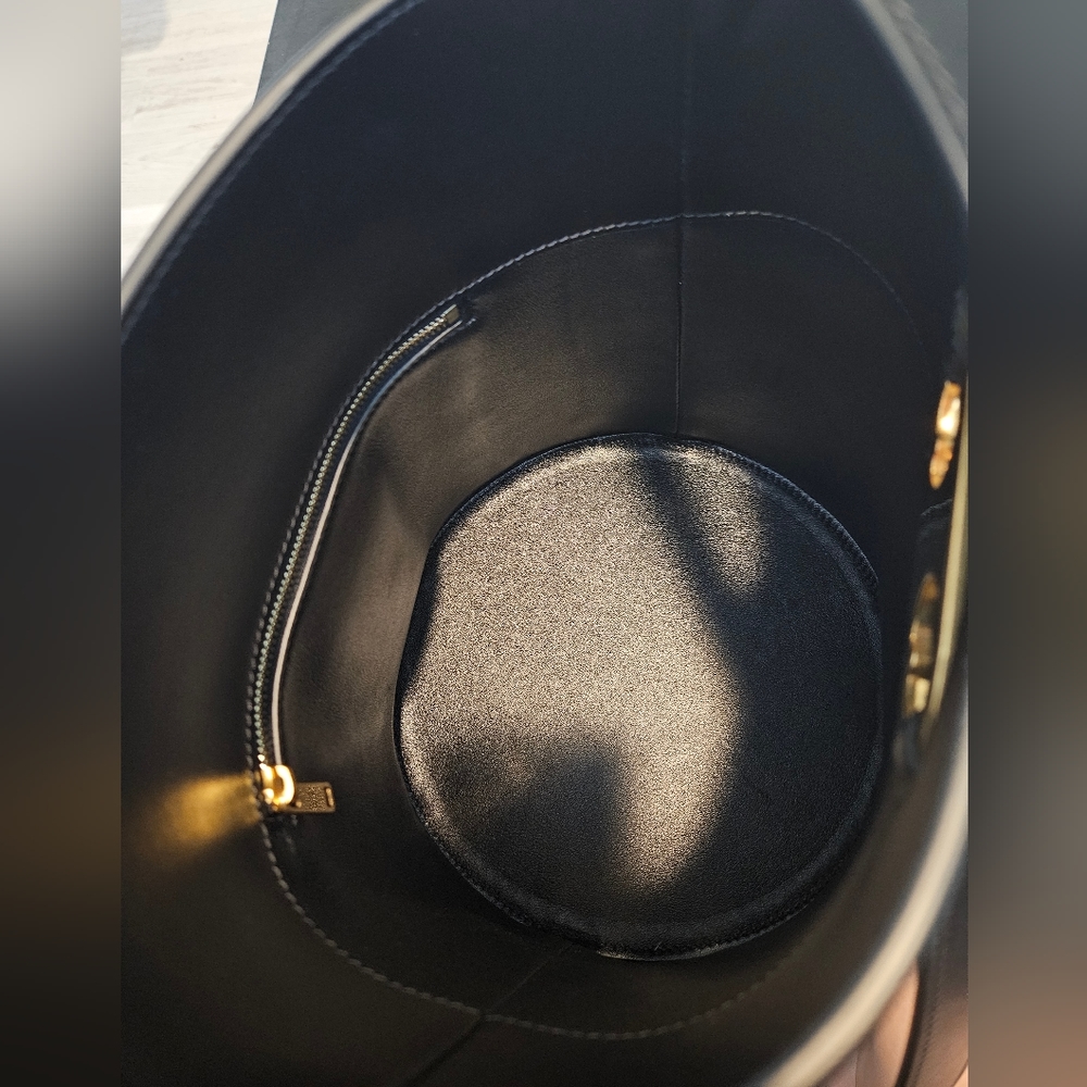 CELINE Black Maillon Triomphe Bucket Bag - Picture 8 of 9